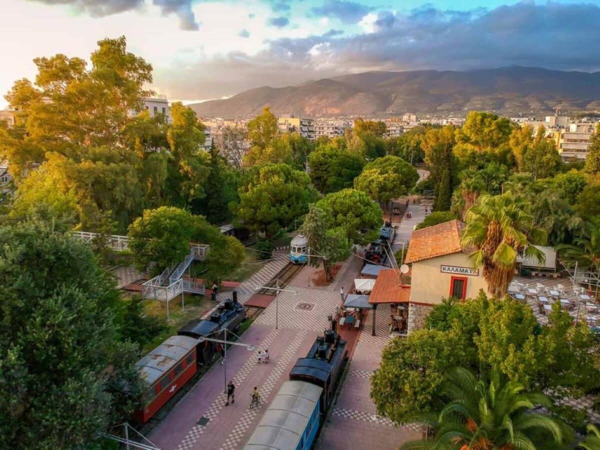 Amalia'S Serendipity - City Lights & Mountain Vistas Kalamata Dış mekan fotoğraf