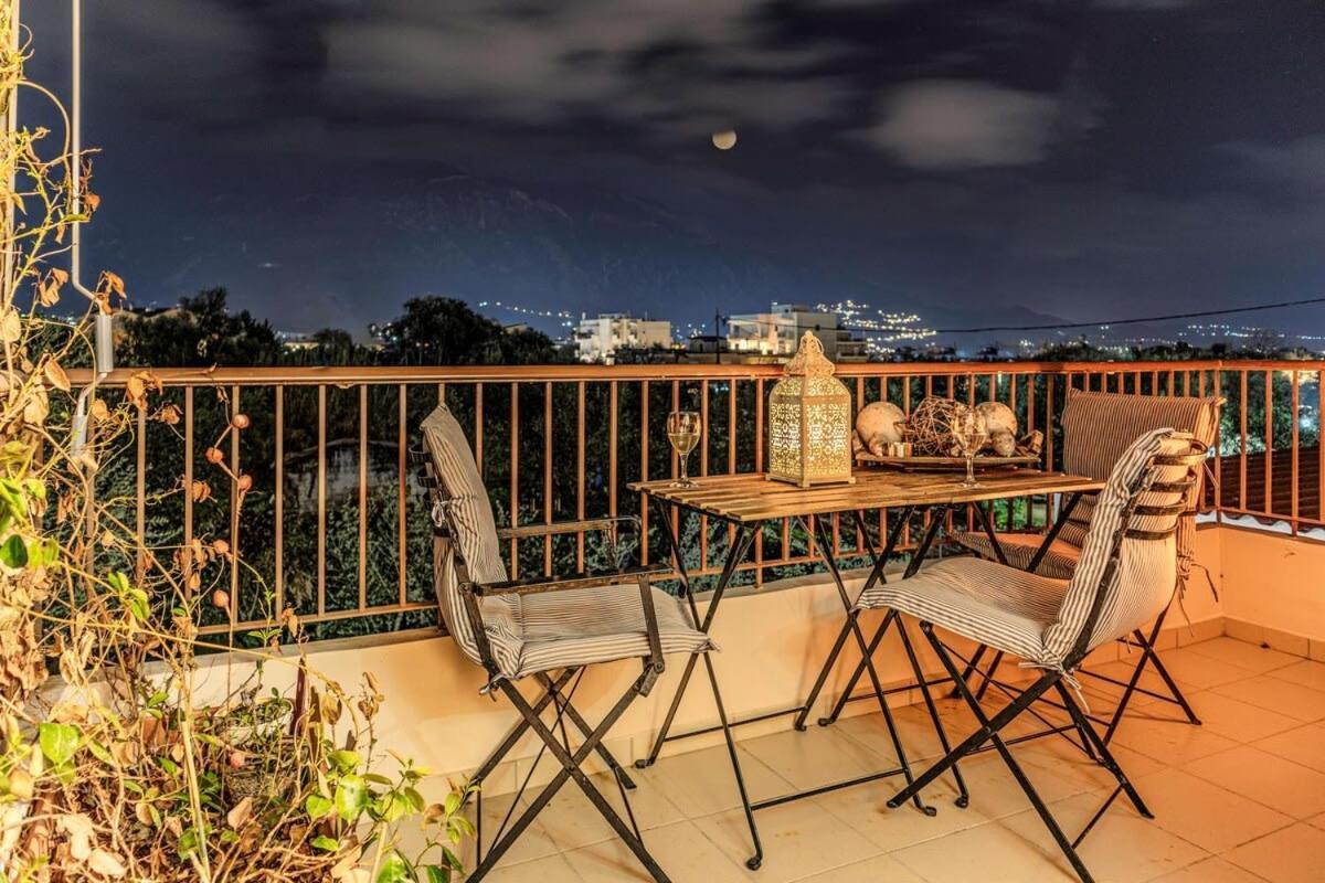 Amalia'S Serendipity - City Lights & Mountain Vistas Kalamata Dış mekan fotoğraf